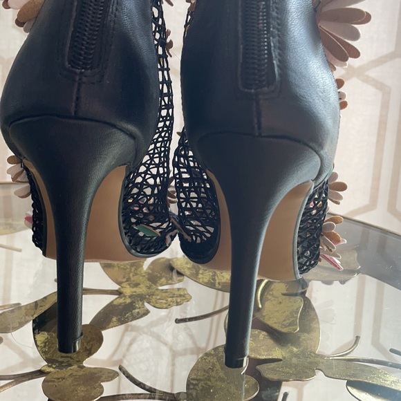 COPY - Betsey Johnson open toed heels with 3D flowers NWT size 6.5 - Picture 3 of 4